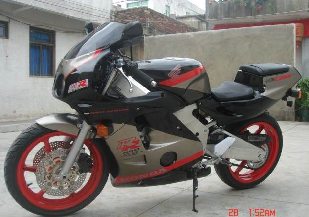 商丘日发车行长期销售本田CBR250摩托车